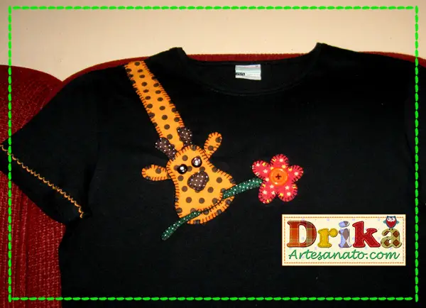 Camiseta com Patch Aplique de Girafa Frente