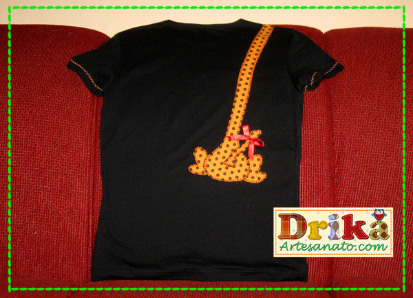 Camiseta com Patch Aplique de Girafa Atrás