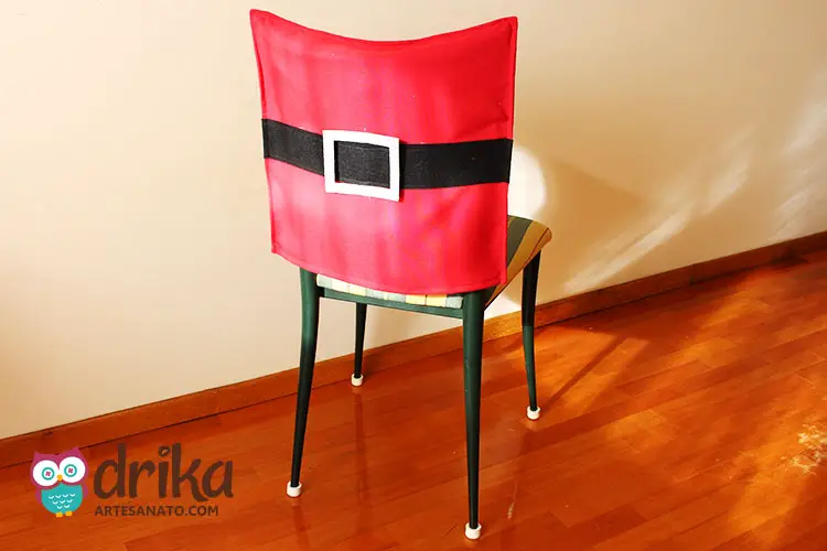 Capa de Cadeira Natalina com Cinto de Papai Noel