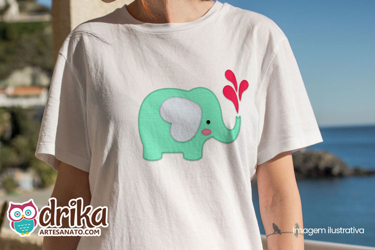 Camiseta com Aplique de Elefante Modelo 01