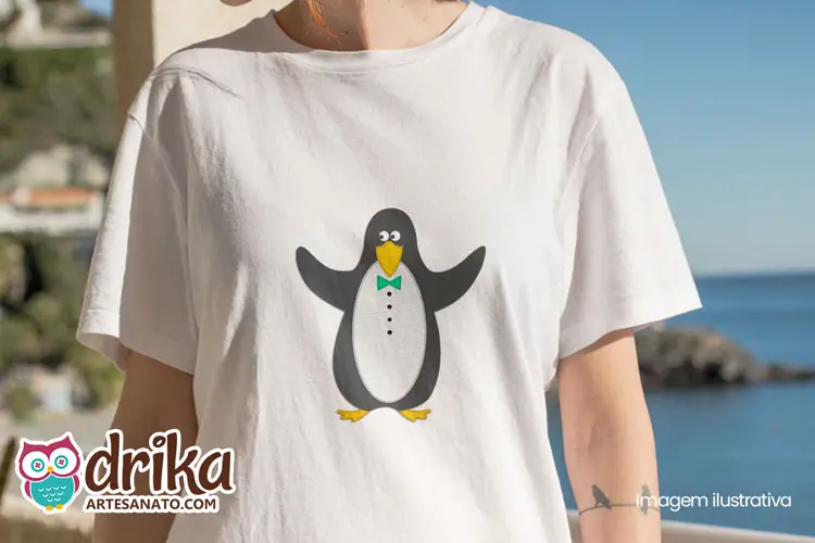 Camiseta com Aplique de Pinguim Modelo 01