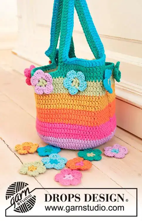Bolsa de flores em crochê para criança