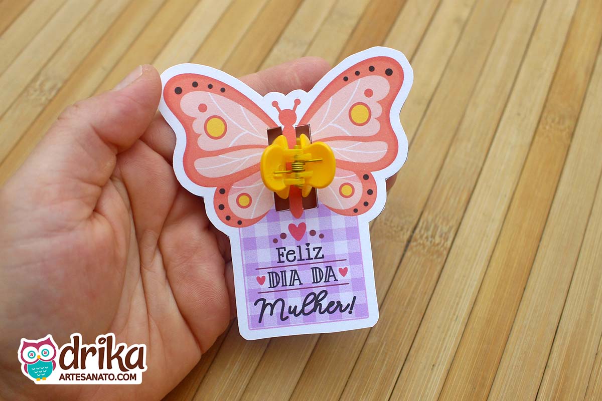 Surpreenda com um Mimo Encantador: Card com Mini Piranha de Cabelo