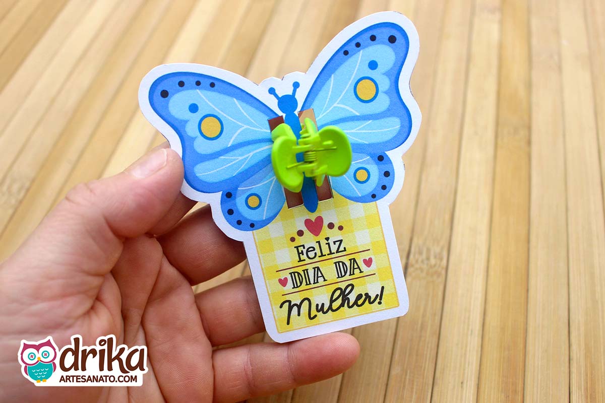 Lembrancinha de Dia da Mulher: Card Mini Piranha de Cabelo com Borboleta