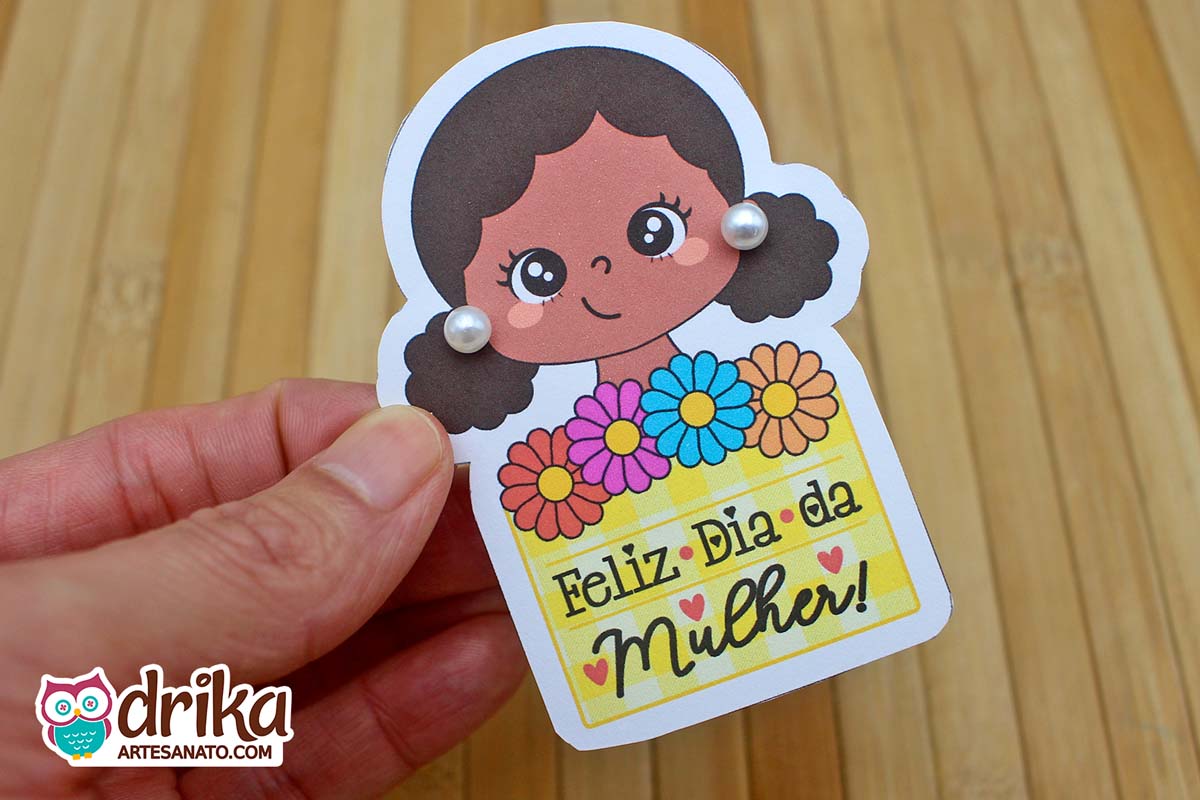 Surpreenda com Charme: Cartão Pérola com Mulher Cute