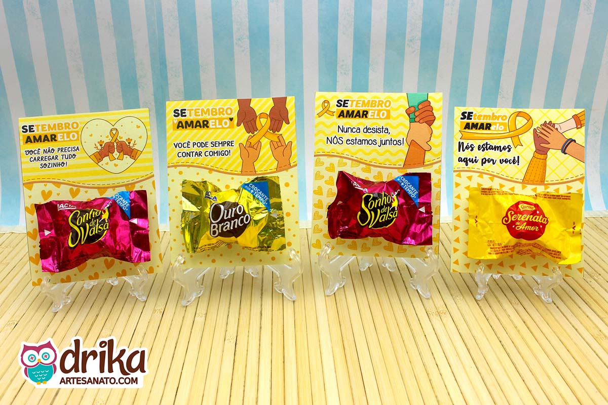 Quatro cartões porta-bombom Setembro Amarelo com mensagens de apoio e bombons sortidos em miniaturas de acrílico.