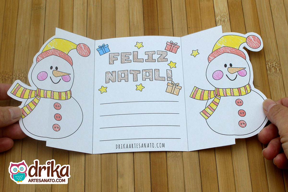 Cartão de Natal interativo aberto, mostrando bonecos de neve e mensagem de "Feliz Natal"