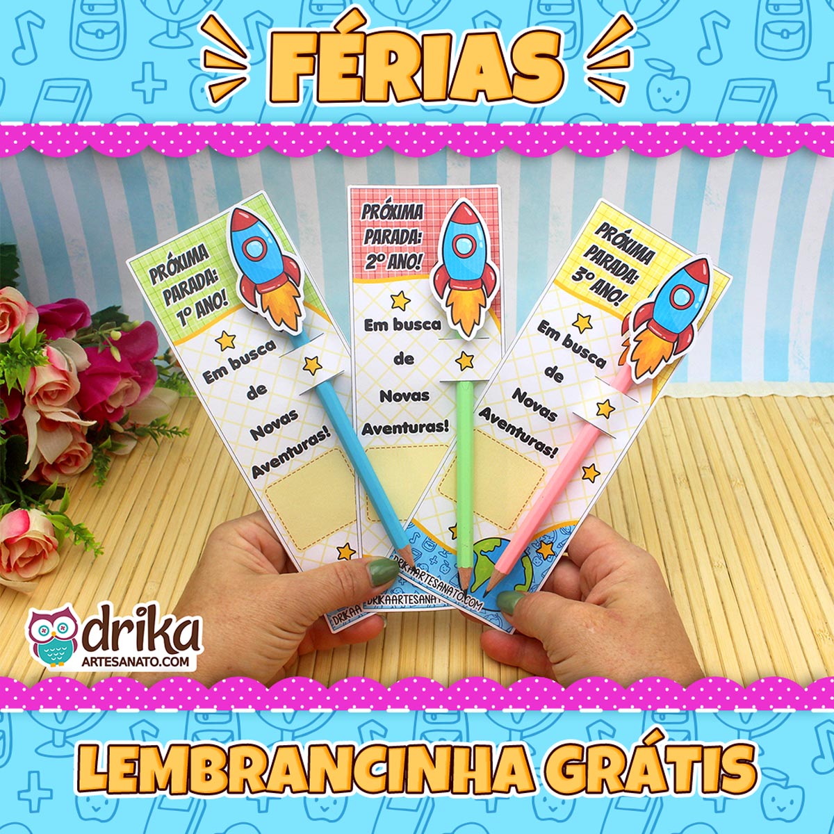 Cartões porta-lápis de foguete para 1º, 2º e 3º ano com lápis, cercados por elementos gráficos de férias e título "Lembrancinha Grátis"