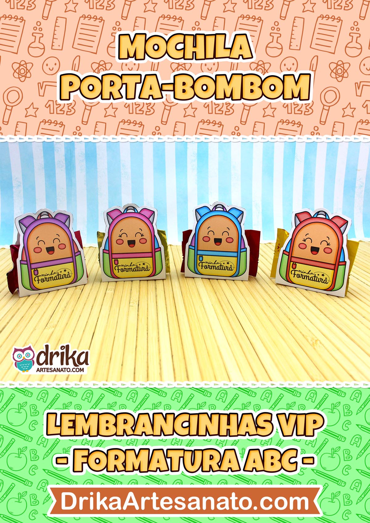 Quatro mochilas porta-bombom de formatura ABC, em cores variadas, sobre fundo azul listrado e base amarela