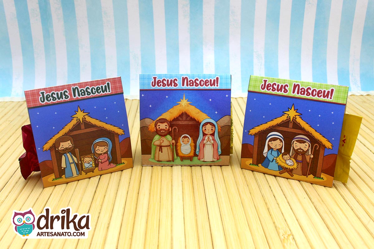 Três porta-bombons "Jesus Nasceu!" com diferentes ilustrações do presépio lado a lado.