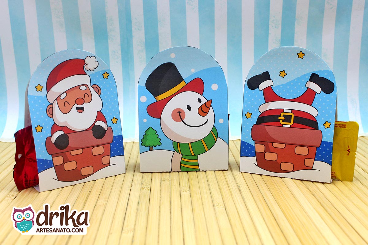 Três porta-bombons de Natal: Papai Noel na chaminé, boneco de neve e pernas do Papai Noel saindo da chaminé