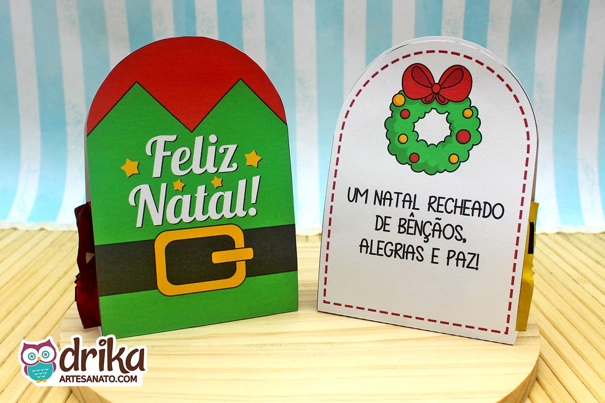 Dois porta-bombons de elfo de papel, um com frente verde "Feliz Natal" e outro com verso branco e mensagem de Natal