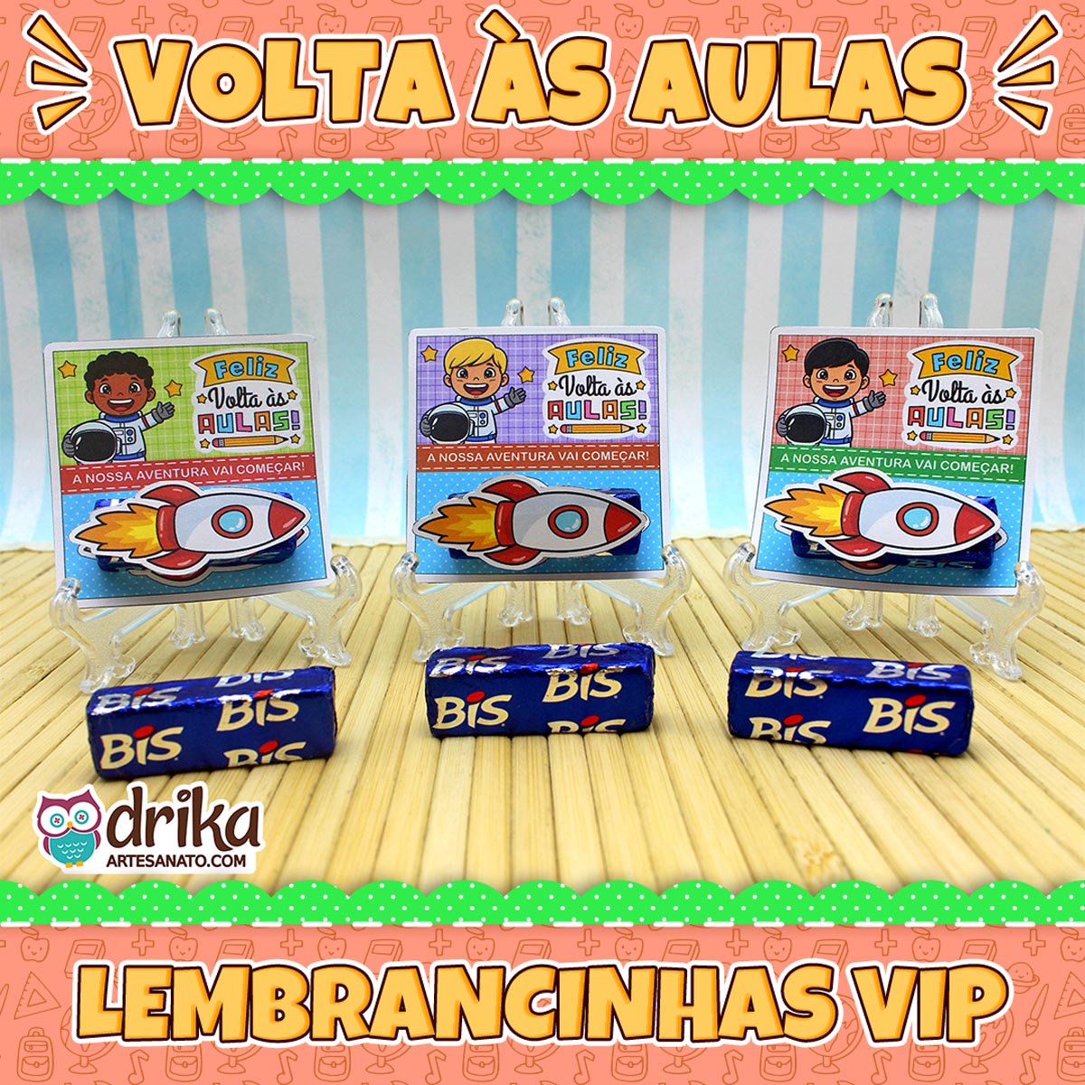 Três cartões porta-bis de astronautas meninos com Bis, destacando "Volta às Aulas" e "Lembrancinhas VIP"